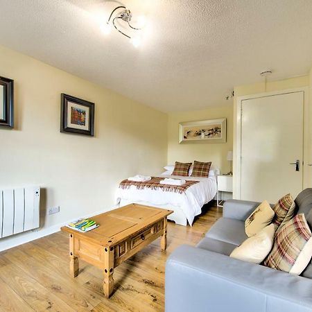 Stunning Studio Apartment Castle View Edinburgh Exterior photo
